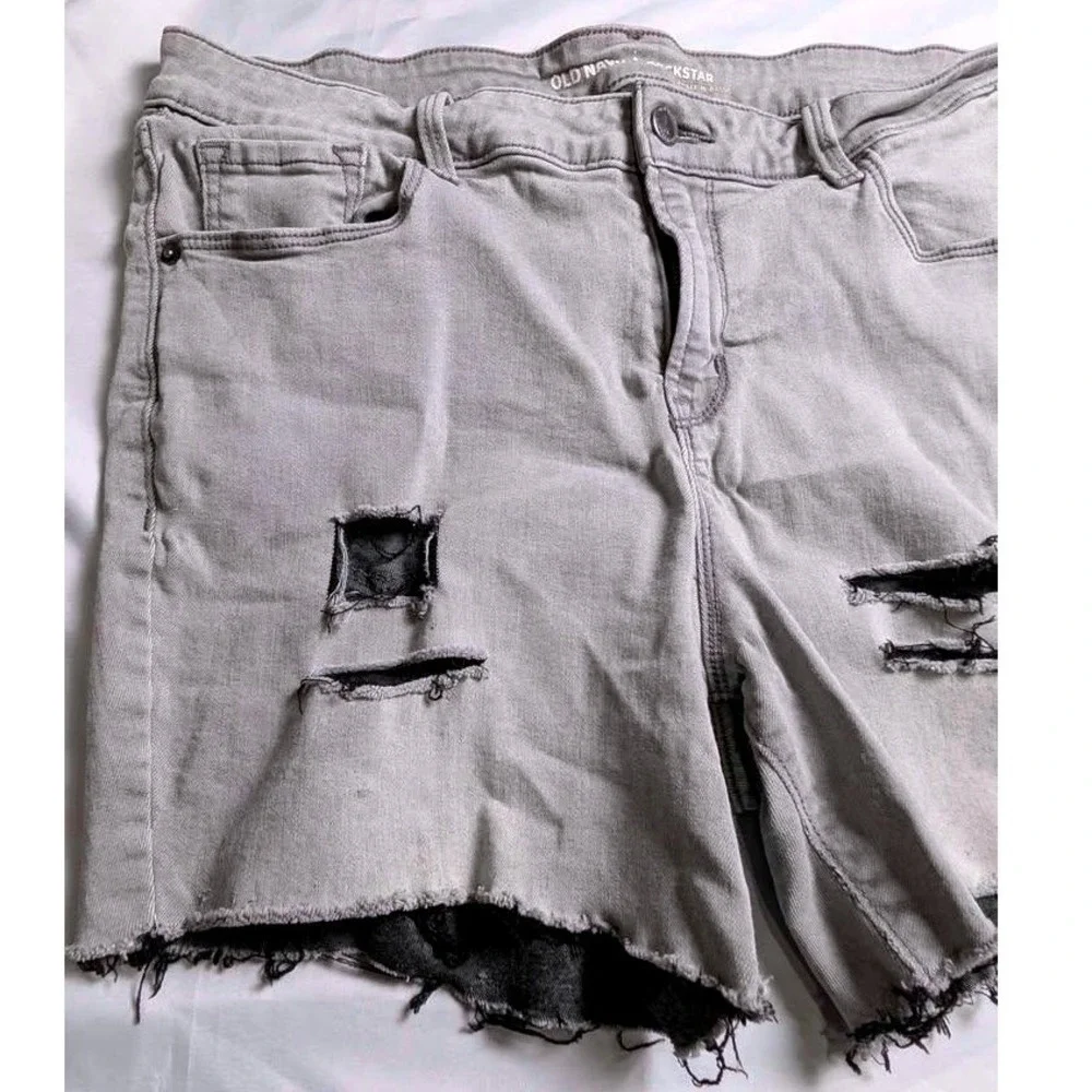 Old Navy Rockstar ~ Denim‎ Shorts ~ Size 14 ~ Grey Distressed/Raw Hem/Mid Rise